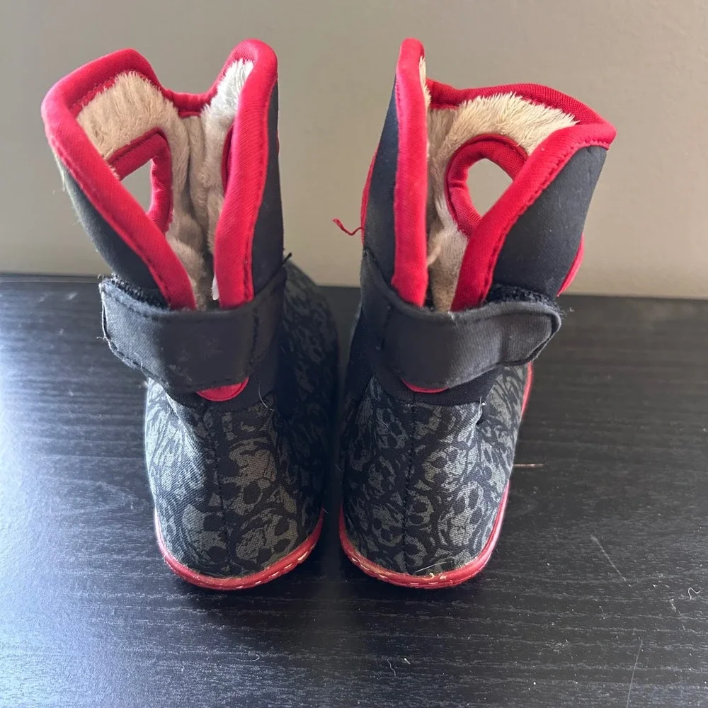 Bogs Baby Skulls Waterproof Insulated Boots Black Red Grey Kids Size 8 71448-009